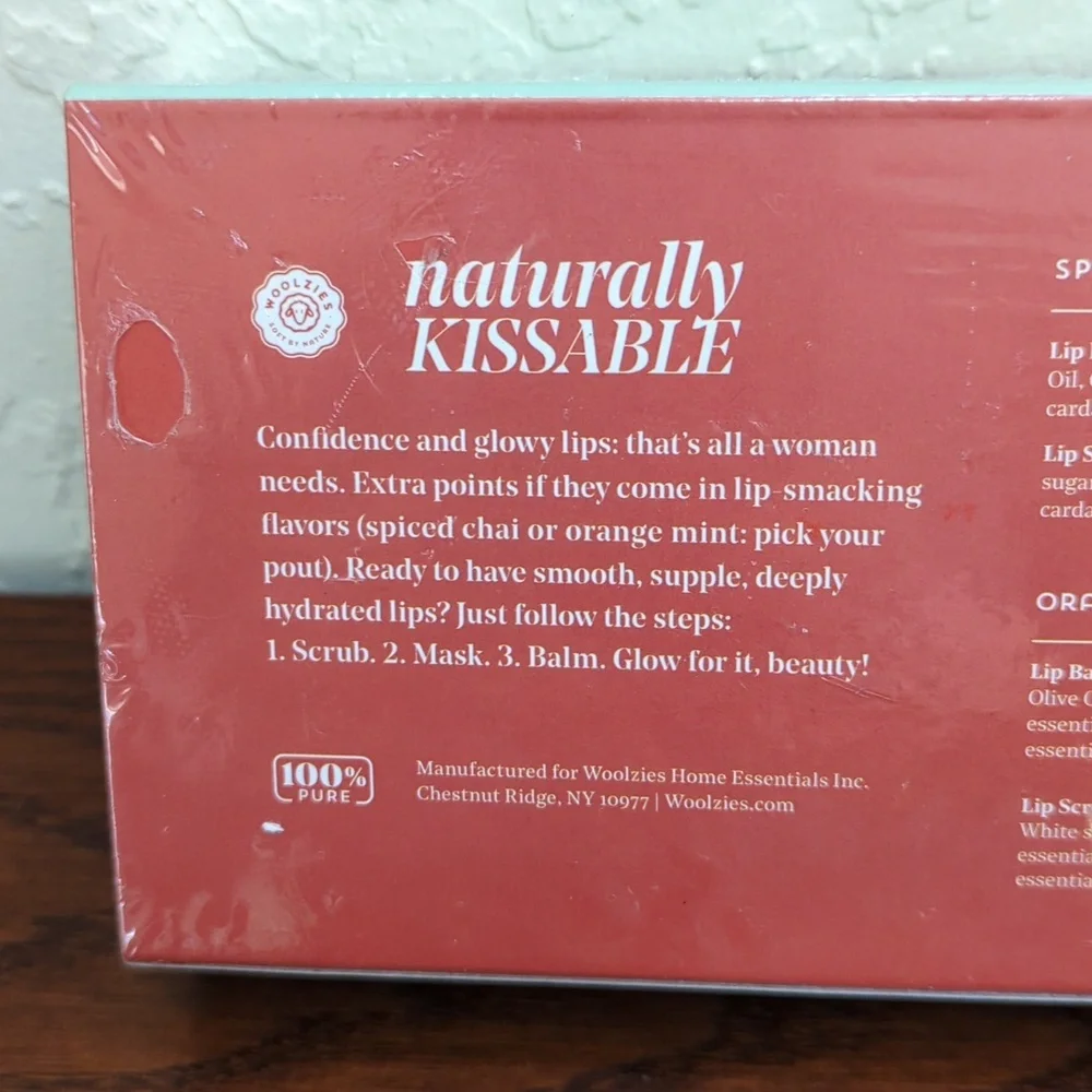 Woolzies Naturally Kissable Lip Scrub and Balm Kit - 2 lip balms & 2 scrubs